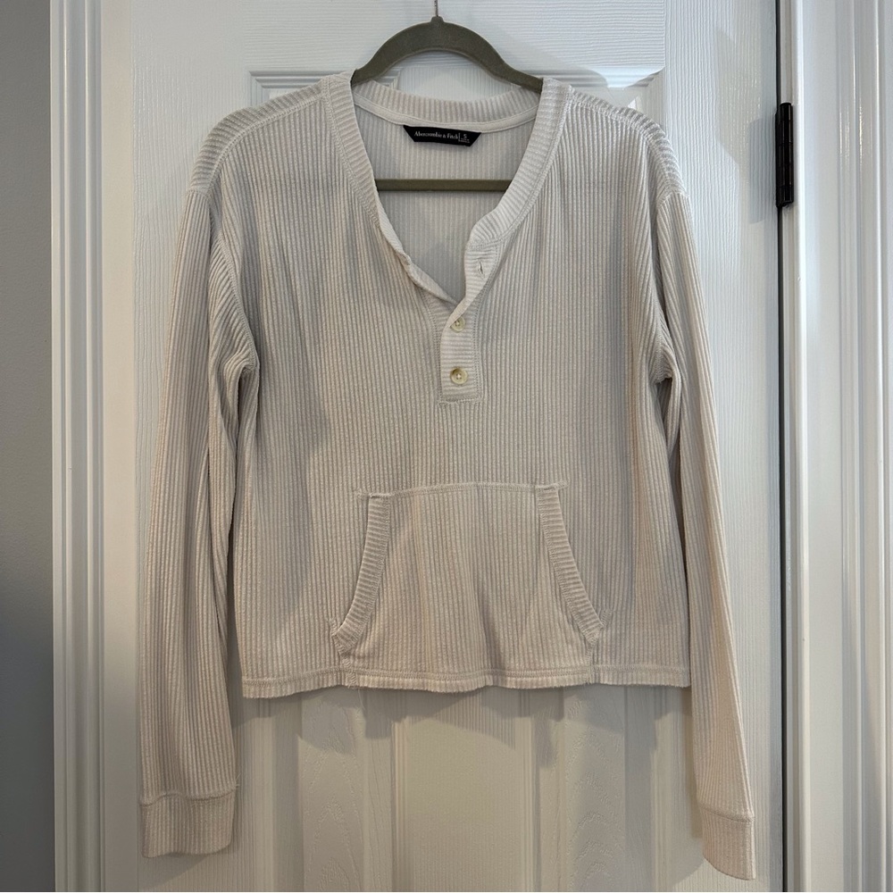 Abercrombie & Fitch knit sweater